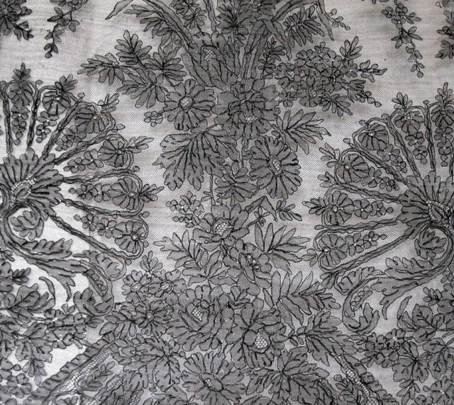 foto obchod Toni Ink, vystaveno na Rubylane.com, zdroj: http://www.rubylane.com/item/754502-RL-1700/Black-Antebellum-Chantilly-Lace-Shawl